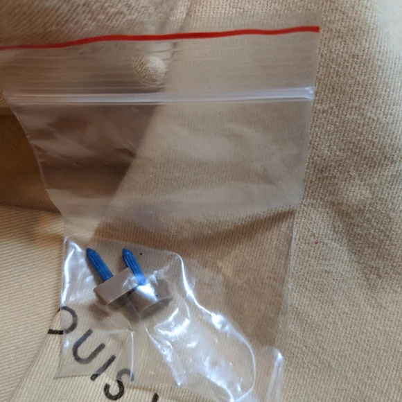 Louis Vuitton - Picture 7 of 12